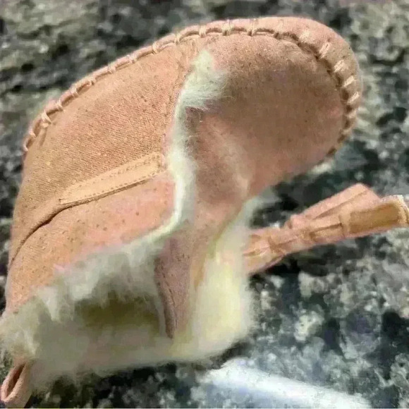 Baby boots Old Navy Faux-Suede Shimmer Faux-Fur Lined Booties for Baby size 2.5 - Picture 8 of 10